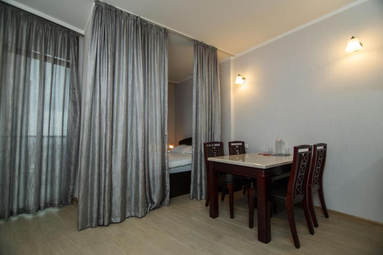 Appartamento Rezal Plaza Batumi Esterno foto