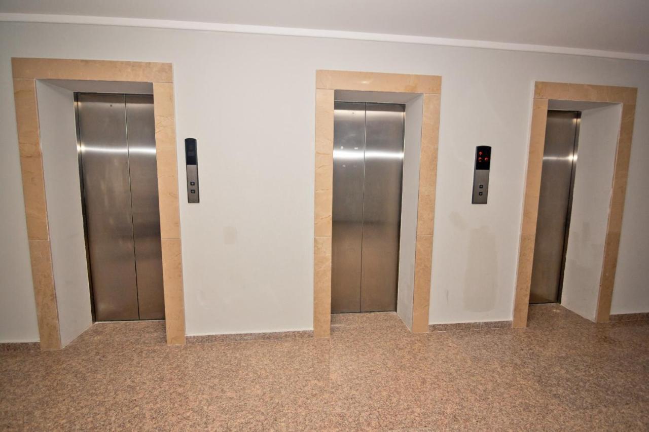 Appartamento Rezal Plaza Batumi Esterno foto