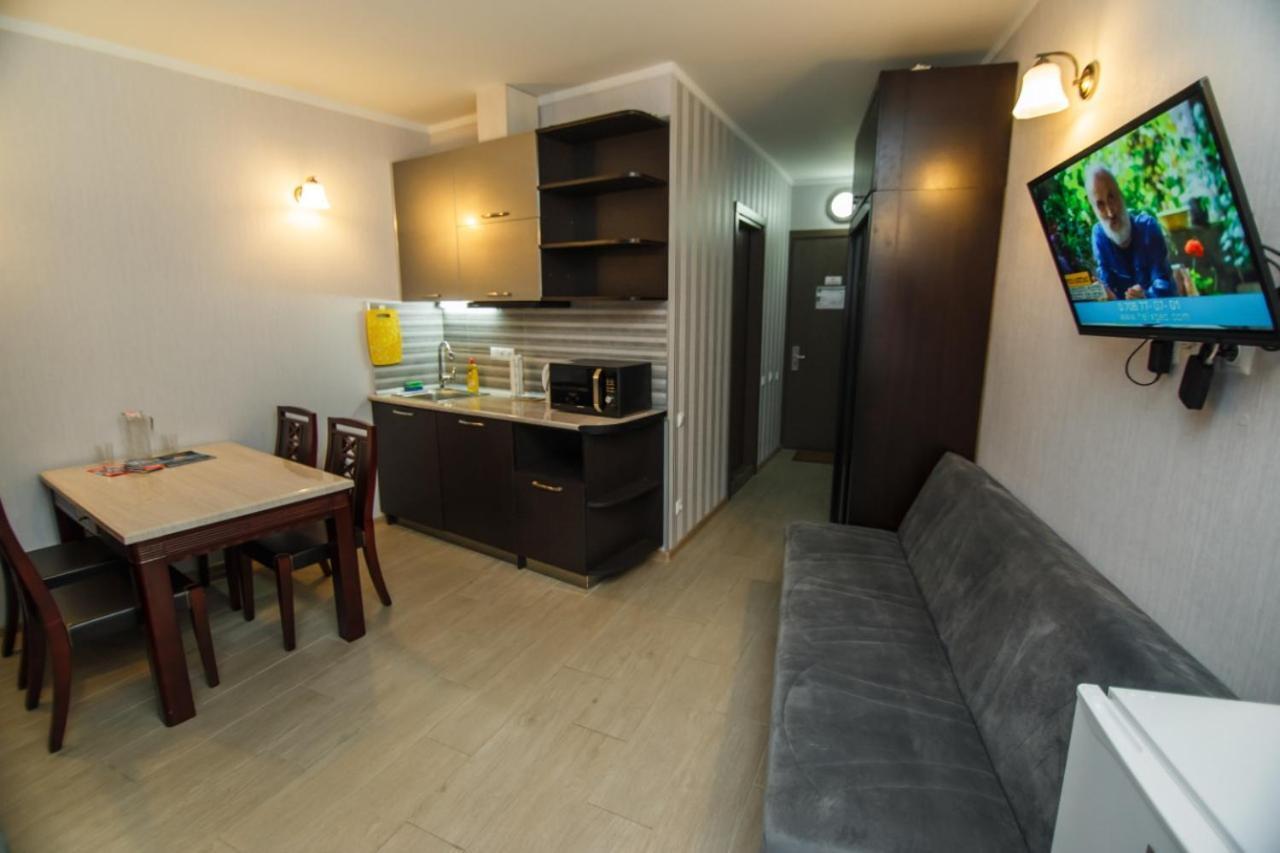 Appartamento Rezal Plaza Batumi Esterno foto