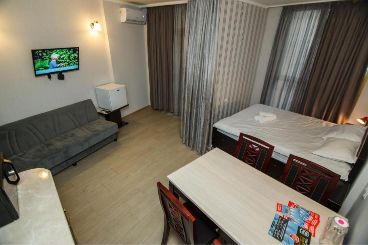 Appartamento Rezal Plaza Batumi Esterno foto